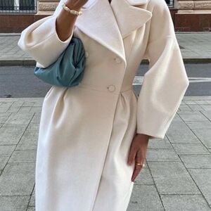 Elegant Cream Trench Coat with Oversized Collar
